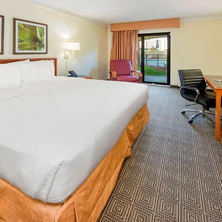 La Quinta By Wyndham Ft Lauderdale Cypress Creek Hotel Fort Lauderdale Exterior photo
